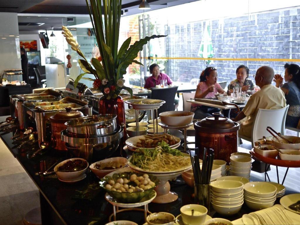 The Heritage Silom Hotel Bangkok Bagian luar foto