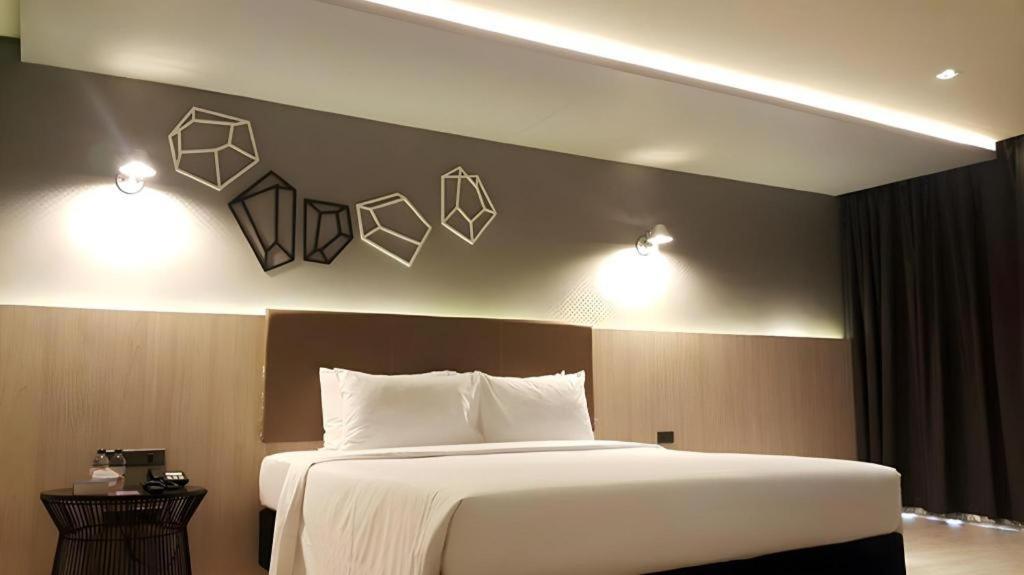The Heritage Silom Hotel Bangkok Bagian luar foto