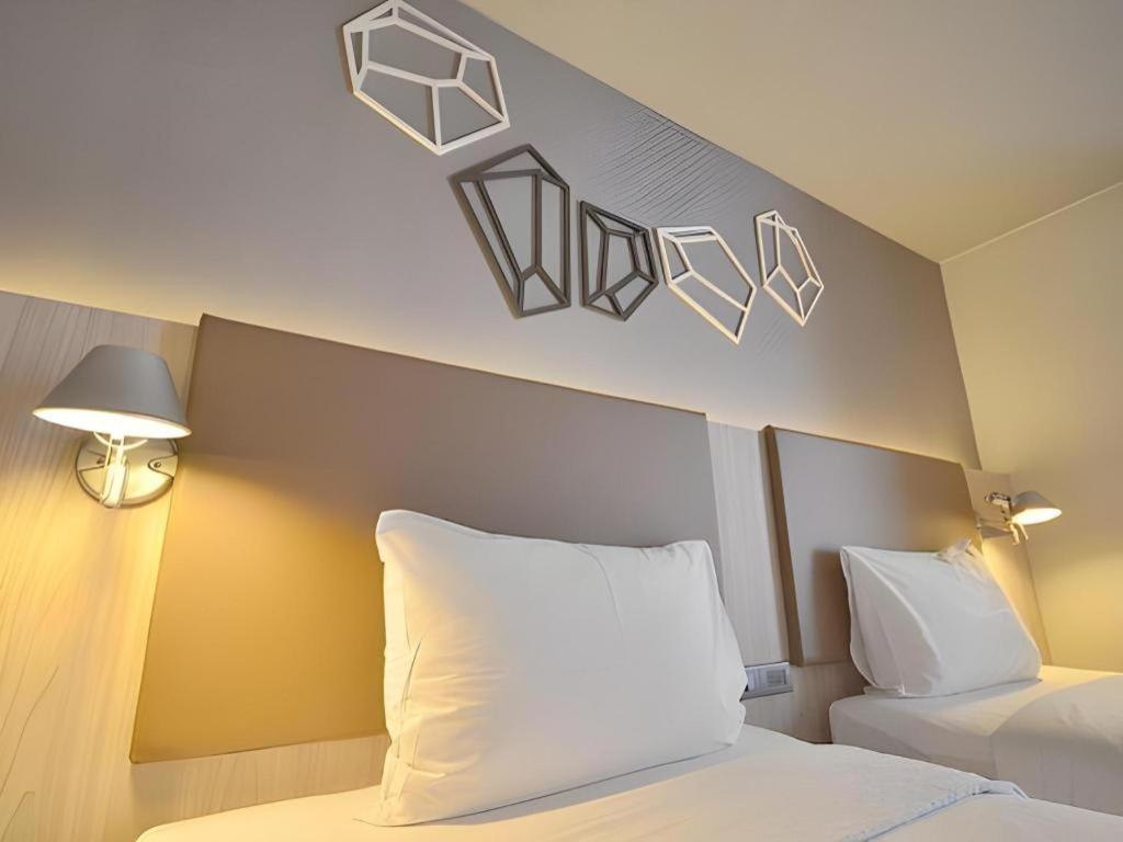 The Heritage Silom Hotel Bangkok Bagian luar foto