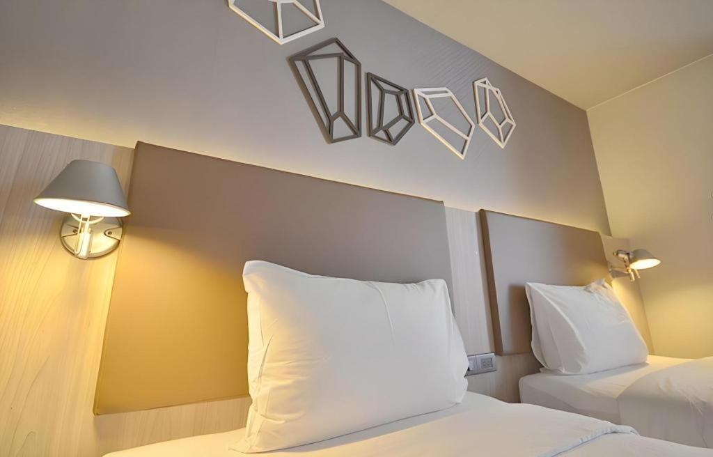 The Heritage Silom Hotel Bangkok Bagian luar foto