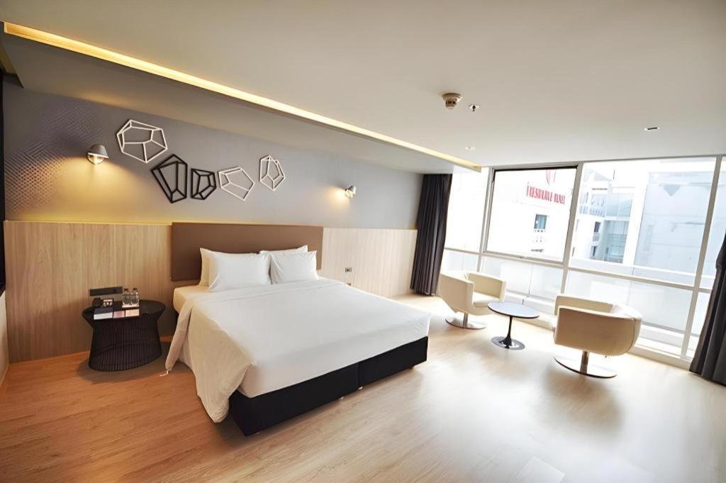 The Heritage Silom Hotel Bangkok Bagian luar foto