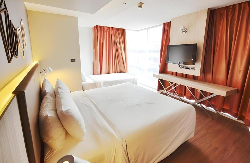 The Heritage Silom Hotel Bangkok Bagian luar foto