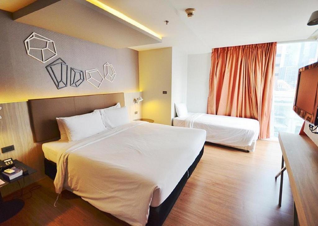 The Heritage Silom Hotel Bangkok Bagian luar foto