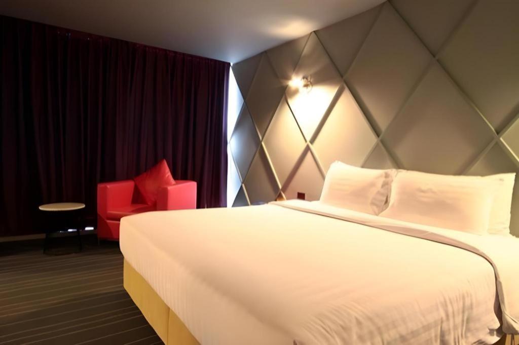 The Heritage Silom Hotel Bangkok Bagian luar foto