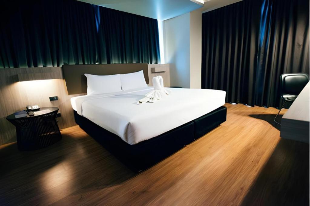 The Heritage Silom Hotel Bangkok Bagian luar foto