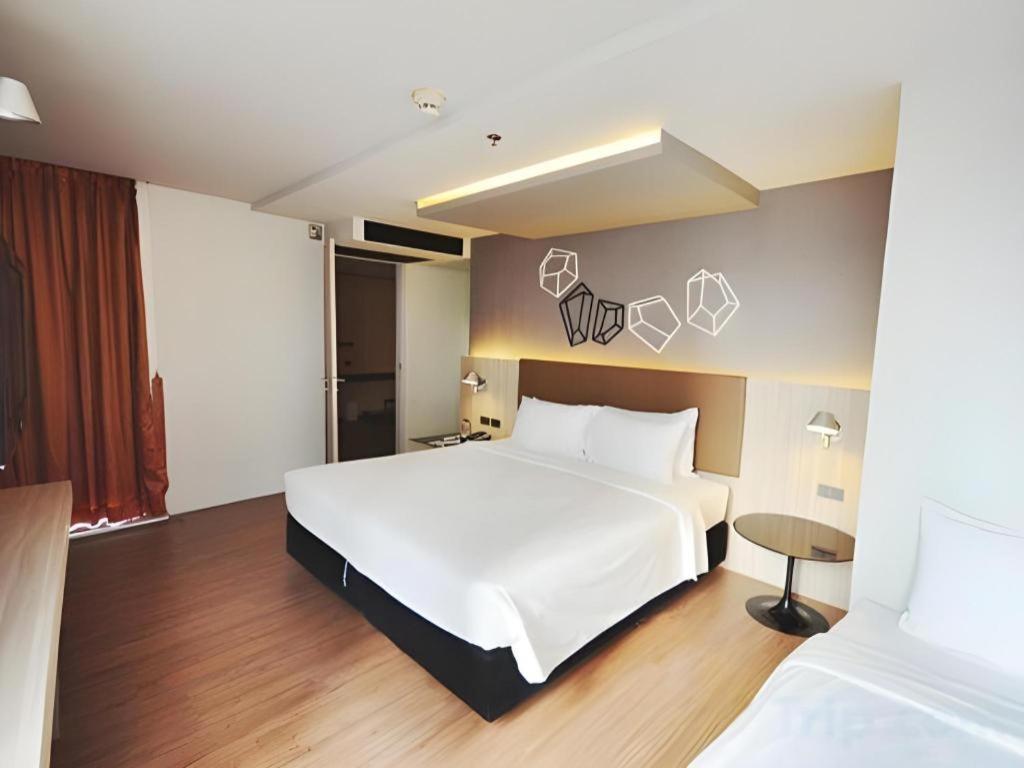 The Heritage Silom Hotel Bangkok Bagian luar foto