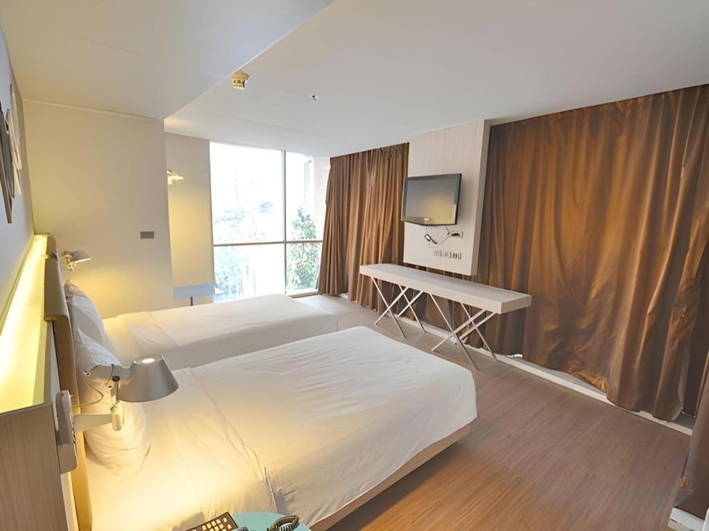 The Heritage Silom Hotel Bangkok Bagian luar foto