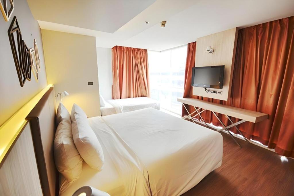 The Heritage Silom Hotel Bangkok Bagian luar foto