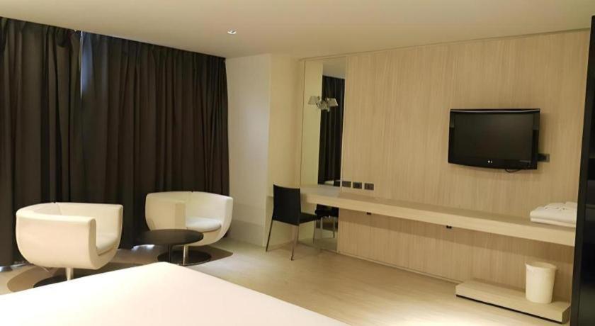 The Heritage Silom Hotel Bangkok Bagian luar foto