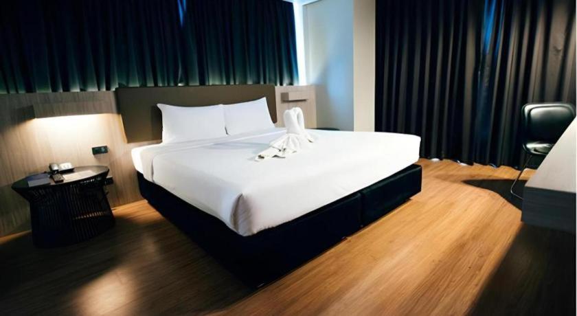 The Heritage Silom Hotel Bangkok Bagian luar foto