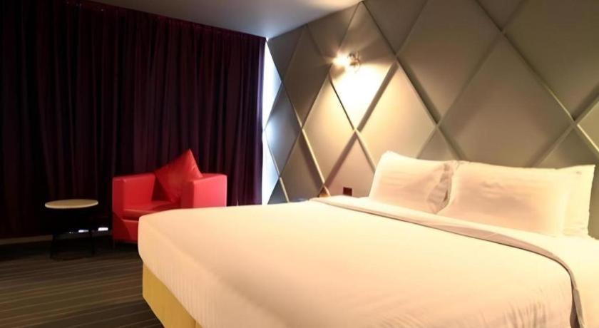 The Heritage Silom Hotel Bangkok Bagian luar foto