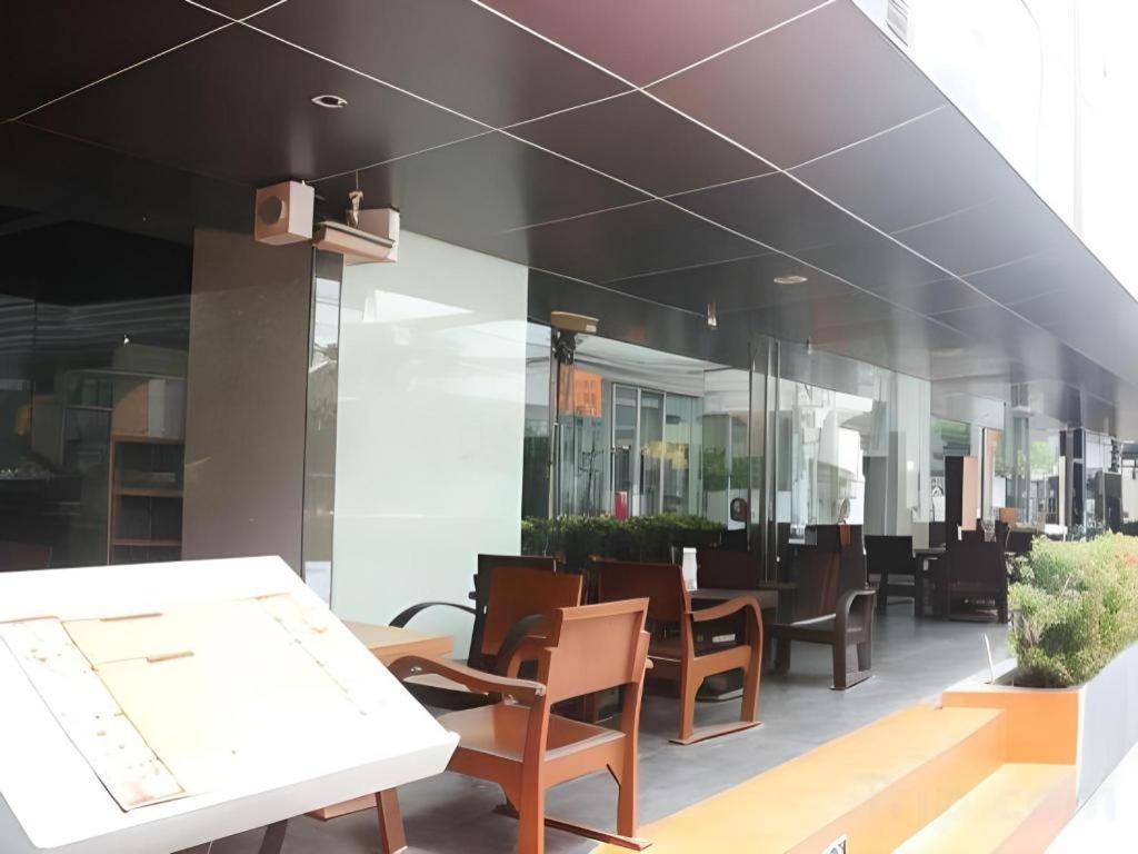 The Heritage Silom Hotel Bangkok Bagian luar foto